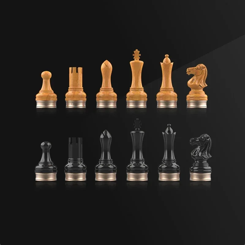 Деревянные и чёрные пластиковые фигуры Chessnut Move с одинаковым металлическим основанием мотора на тёмном фоне