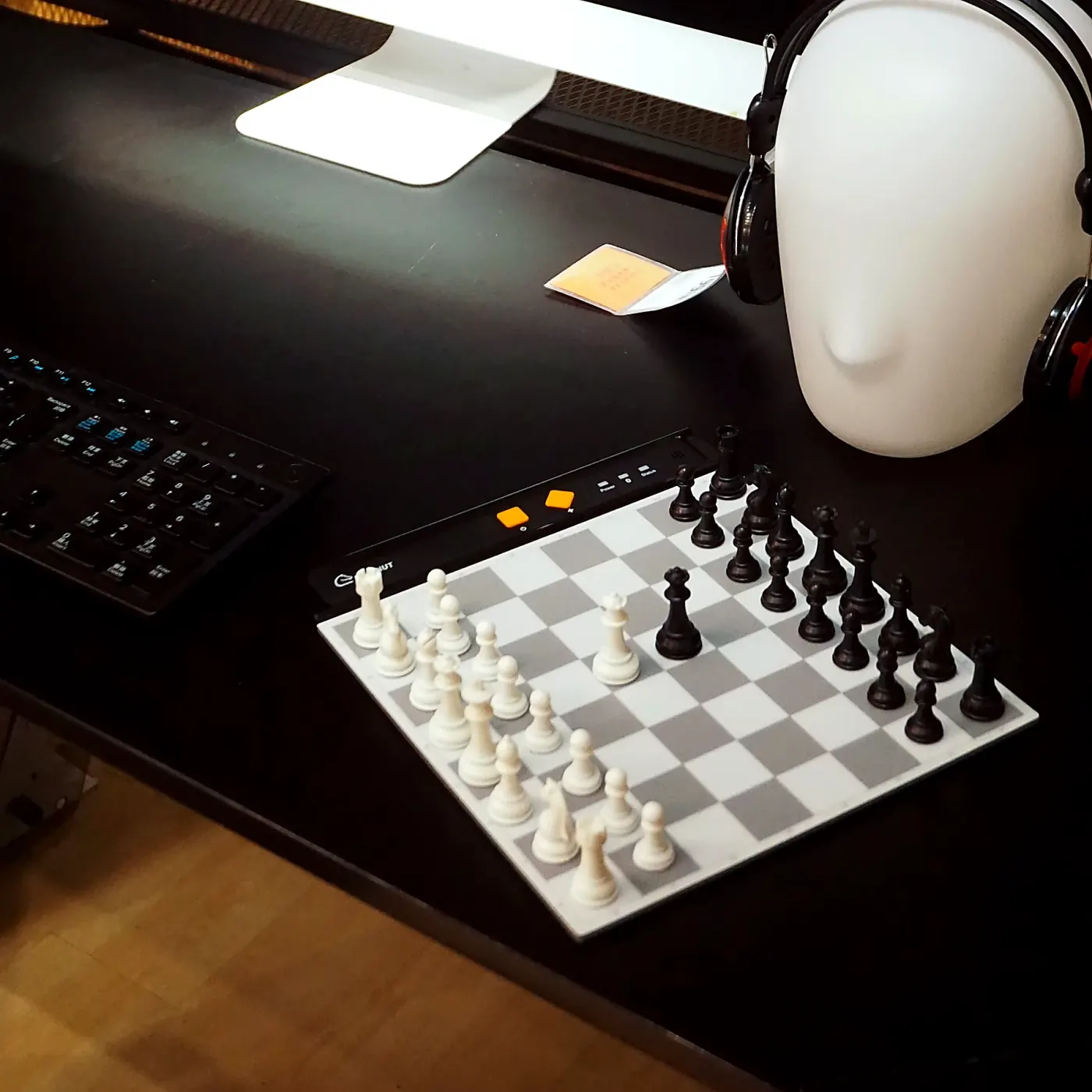 Chessnut GO — Портативная электронная доска с магнитными фигурами, фото 7