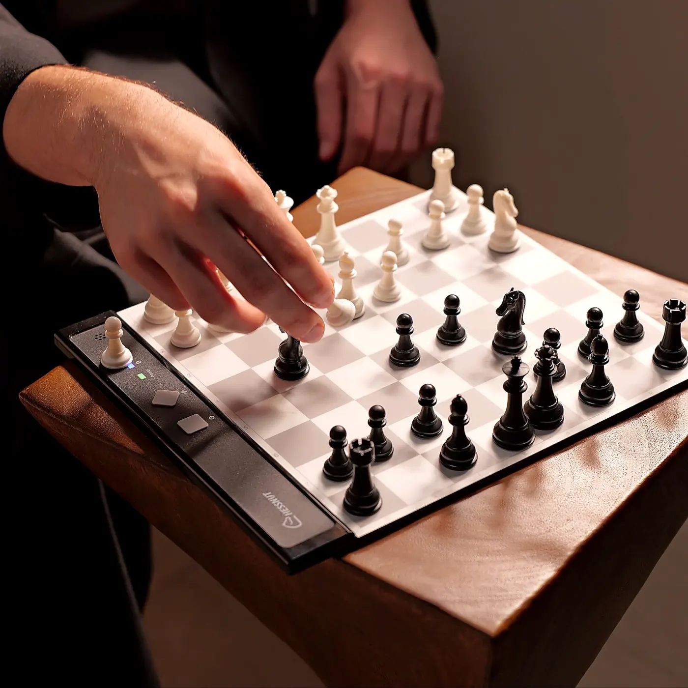 Chessnut GO — Портативная электронная доска с магнитными фигурами, фото 6