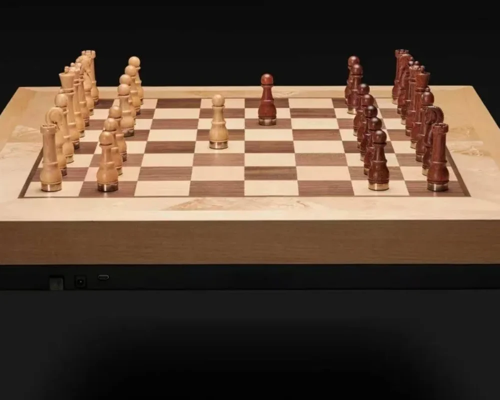 Phantom Classical Maple — Роботизированная доска из клёна со стаунтоновскими фигурами, фото 3